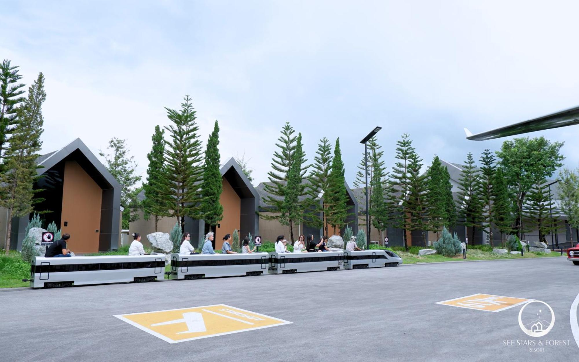 See Stars & Forest Resort Amphoe Sawang Daen Din Экстерьер фото